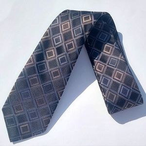 Kenneth Cole Reaction Predominantly Black, Some Silver & Bronze Size (OS)